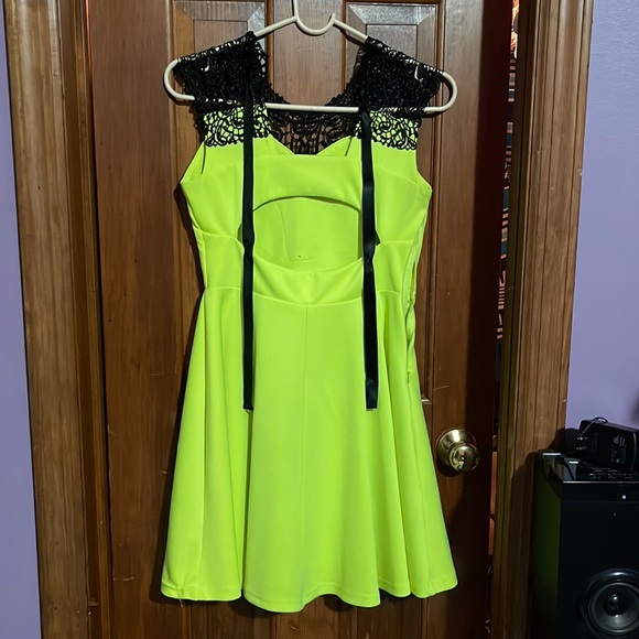 Green sleeveless patchwork hollow back dress - Picture 2 of 2